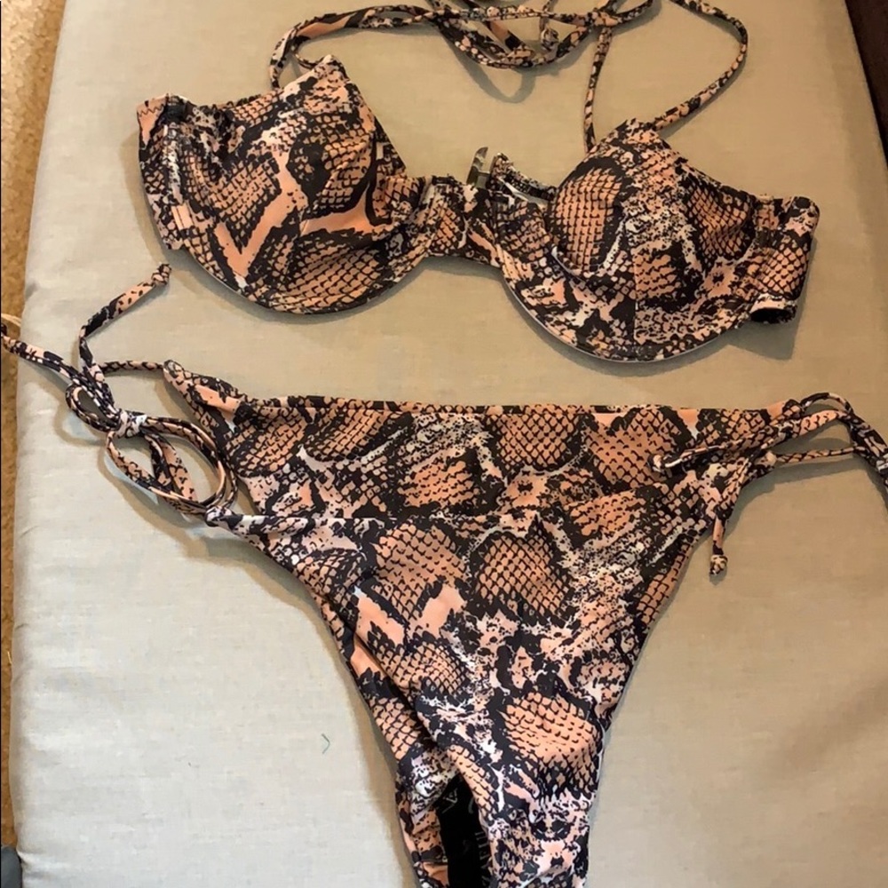 Zaful Plunge Push Up Snakeskin High Leg Bikini